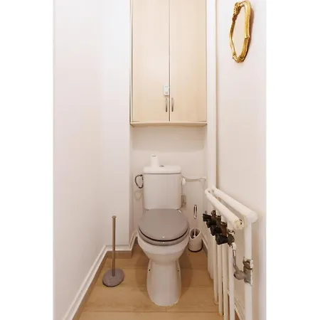 Upstays Bright 1br 50m² With Terrace Center Lejlighed