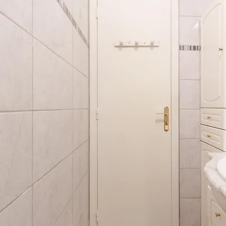 Lejlighed Upstays Bright 1br 50m² With Terrace Center