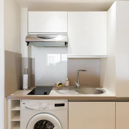 Upstays Bright 1br 50m² With Terrace Center
