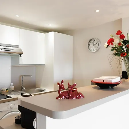 Apartament Upstays Bright 1br 50m² With Terrace Center