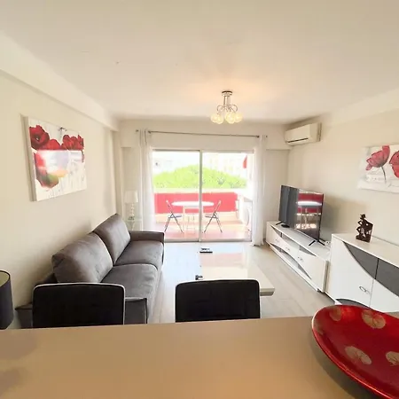 Upstays Bright 1br 50m² With Terrace Center