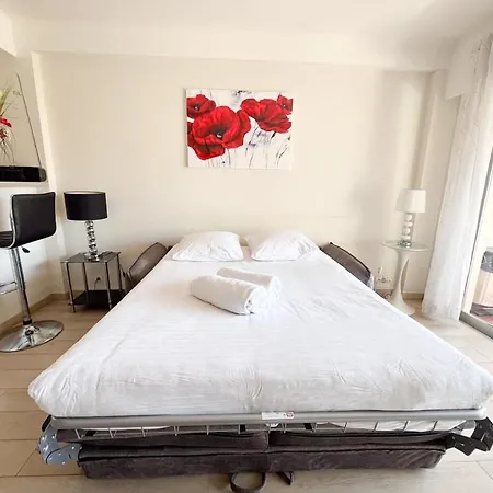 Upstays Bright 1br 50m² With Terrace Center Cannes
