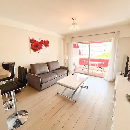 Upstays Bright 1br 50m² With Terrace Center