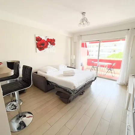 Upstays Bright 1br 50m² With Terrace Center